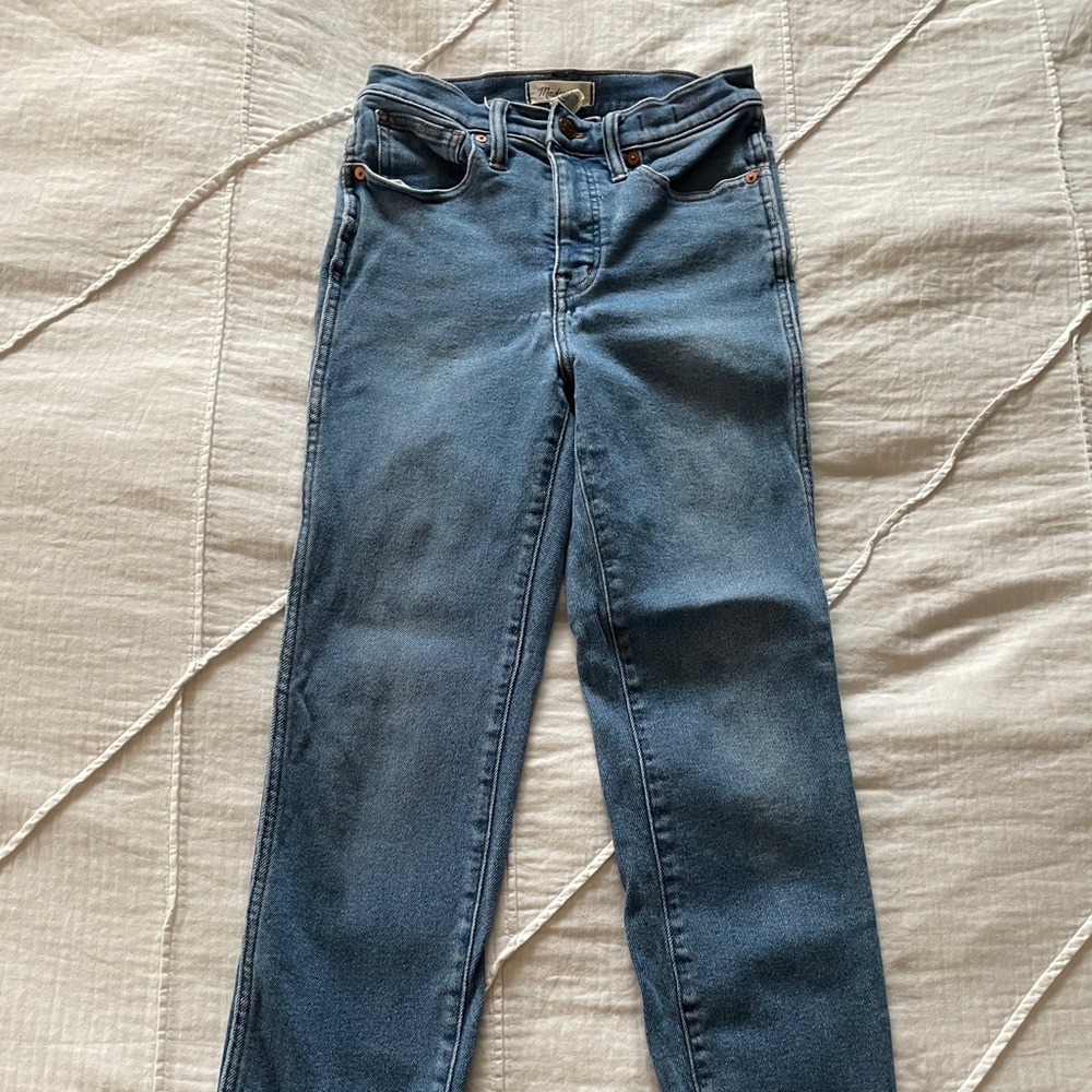 Madewell stovepipe jeans. High waisted, straight leg. Size 25, fits like a 26.